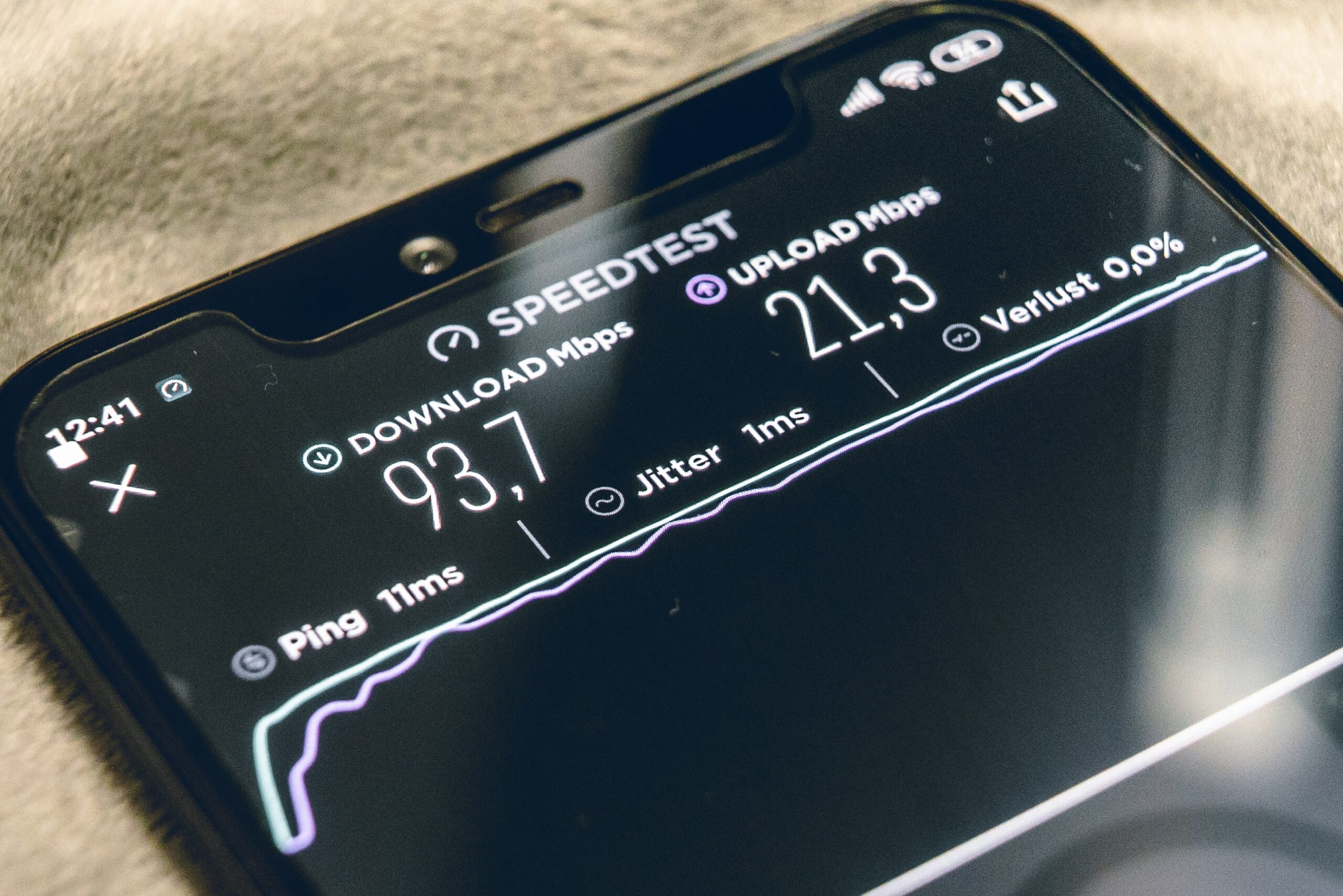 In den Geschwindigkeitstests schneidet 5G in der Regel besser ab als 4G (LTE), aber leider ist es nur an wenigen Stellen in Deutschland ausgebaut.